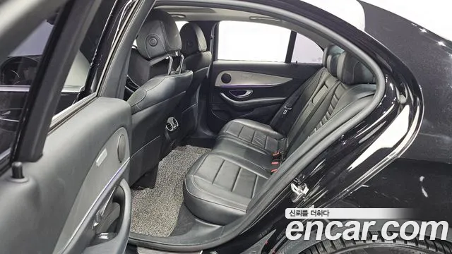 Mercedes-Benz E-Class E200 2017 thumbnail 15