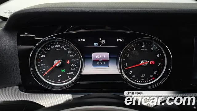 Mercedes-Benz E-Class E200 2017 thumbnail 9