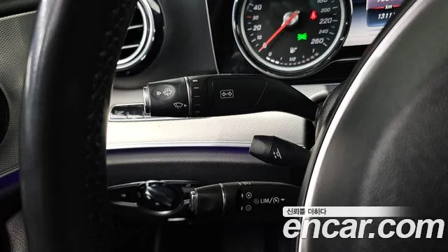 Mercedes-Benz E-Class E200 2017 thumbnail 13