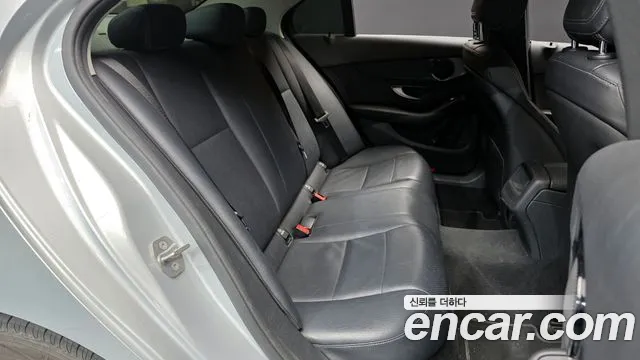 Mercedes-Benz C-Class C200 d 2018 thumbnail 10