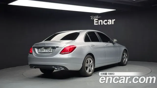Mercedes-Benz C-Class C200 d 2018 thumbnail 3