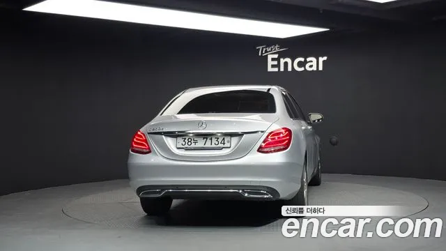Mercedes-Benz C-Class C200 d 2018 thumbnail 4