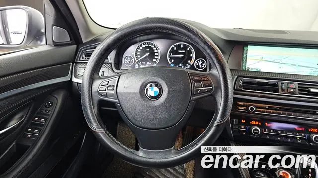 BMW 5-Series 525d 2013 thumbnail 7