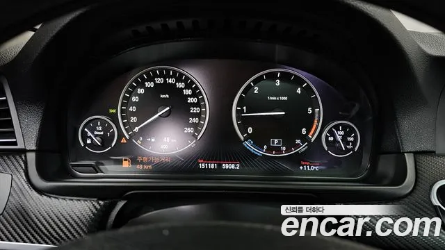 BMW 5-Series 525d 2013 thumbnail 10