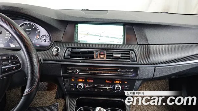 BMW 5-Series 525d 2013 thumbnail 12