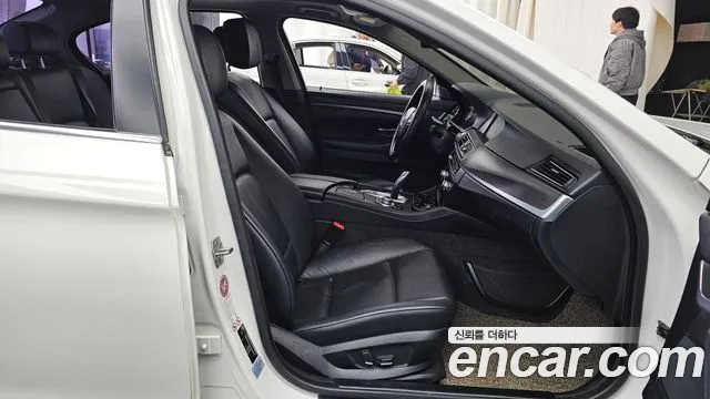 BMW 5-Series 525d 2013 thumbnail 8