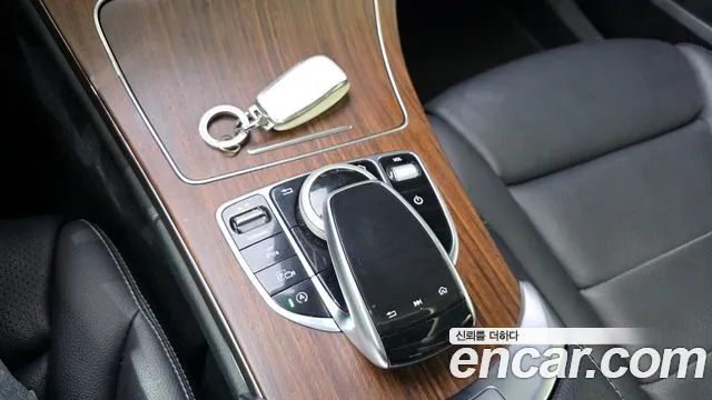 Mercedes-Benz C-Class C220 d 2019 thumbnail 15