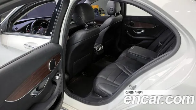 Mercedes-Benz C-Class C220 d 2019 thumbnail 11