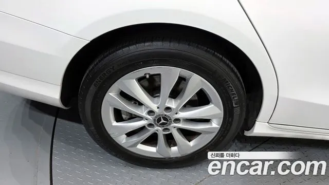 Mercedes-Benz C-Class C220 d 2019 thumbnail 20