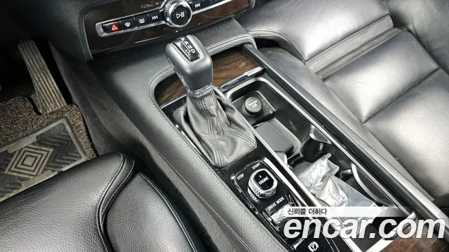 Volvo XC90 D5 2017 thumbnail 12