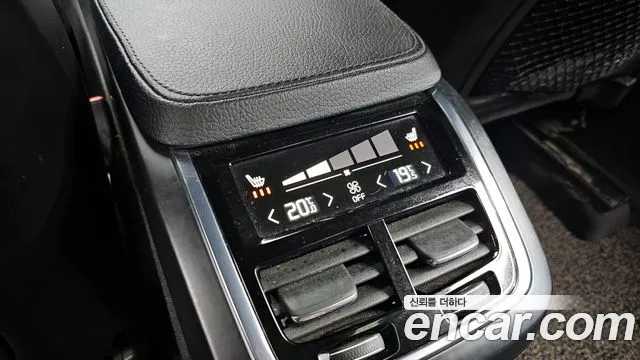 Volvo XC90 D5 2017 thumbnail 17