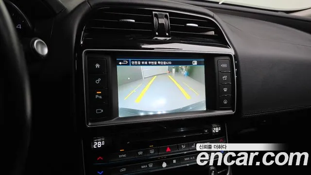 Jaguar XE 20d 2016 thumbnail 15