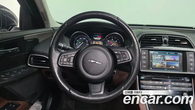 Jaguar XE 20d 2016 thumbnail 9