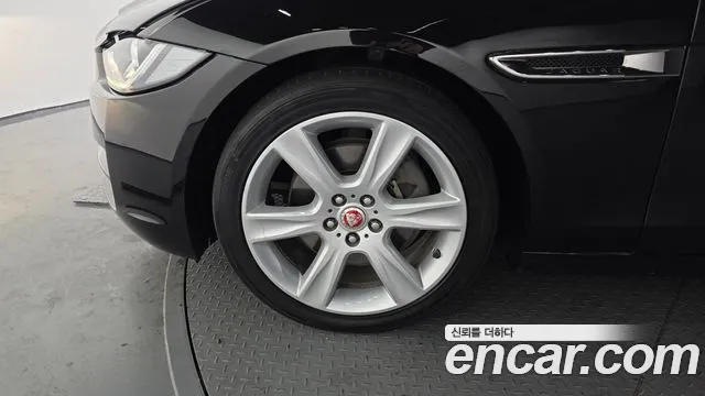 Jaguar XE 20d 2016 thumbnail 20