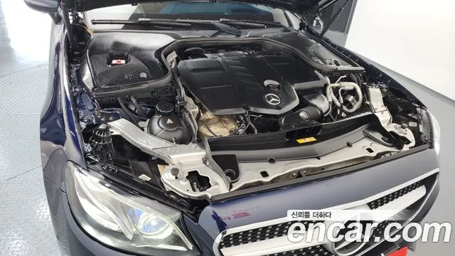 Mercedes-Benz E-Class E220d 2018 thumbnail 19