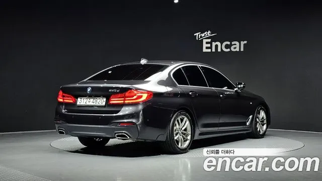 BMW 5-Series 520d 2020 thumbnail 3