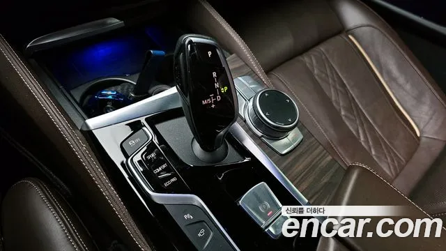 BMW 5-Series 520d 2020 thumbnail 13