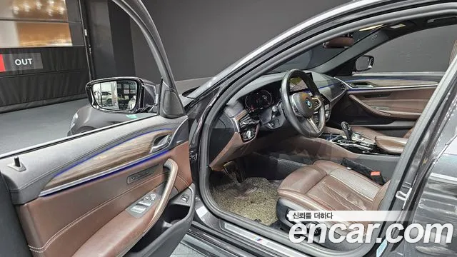 BMW 5-Series 520d 2020 thumbnail 6