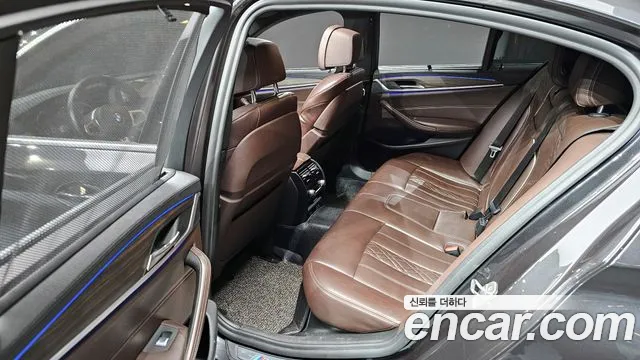 BMW 5-Series 520d 2020 thumbnail 10