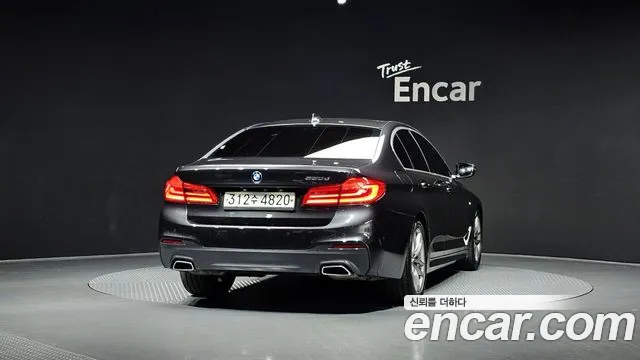 BMW 5-Series 520d 2020 thumbnail 4