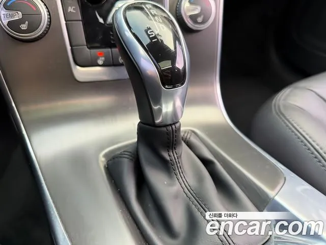 Volvo V60 D2 2015 thumbnail 15