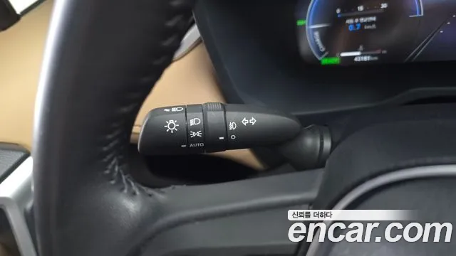 Toyota RAV4 2.5 2WD Hybrid XLE 2023 thumbnail 3