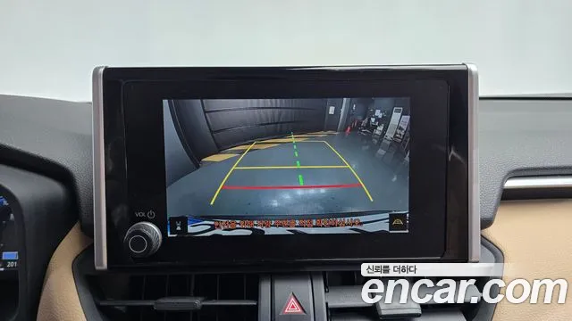 Toyota RAV4 2.5 2WD Hybrid XLE 2023 thumbnail 4
