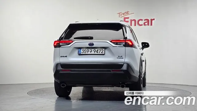 Toyota RAV4 2.5 2WD Hybrid XLE 2023 thumbnail 11