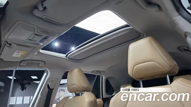 Toyota RAV4 2.5 2WD Hybrid XLE 2023 thumbnail 17