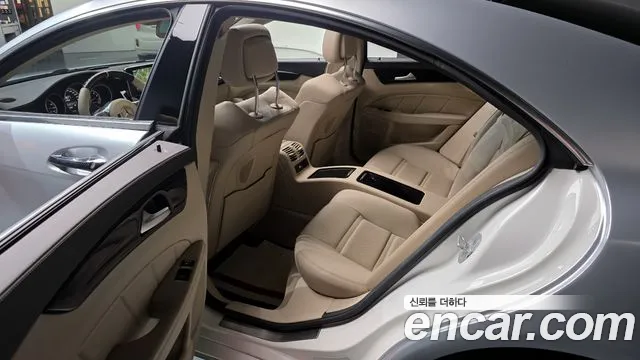 Mercedes-Benz CLS-Class CLS63 AMG 4MATIC 2015 thumbnail 14