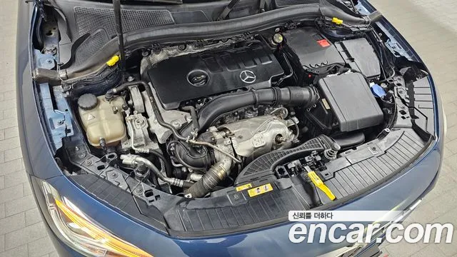 Mercedes-Benz GLA-Class GLA250 4MATIC 2021 thumbnail 5