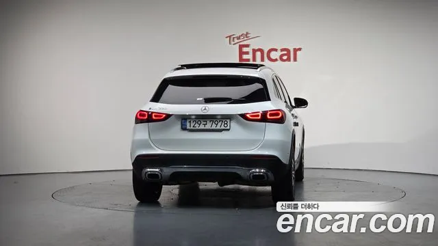 Mercedes-Benz GLA-Class GLA220 2021 thumbnail 2