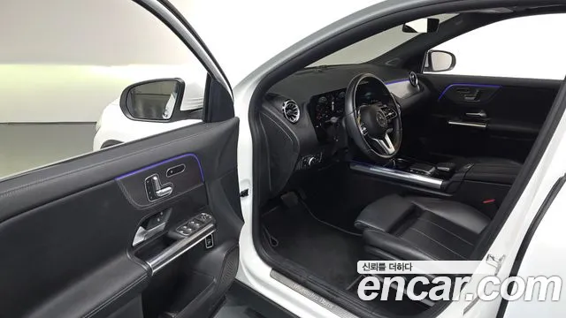 Mercedes-Benz GLA-Class GLA220 2021 thumbnail 4