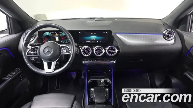 Mercedes-Benz GLA-Class GLA220 2021 thumbnail 9