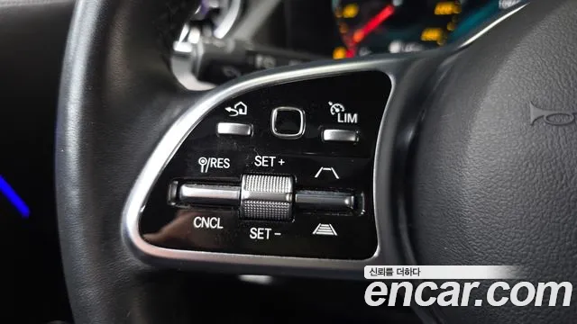 Mercedes-Benz GLA-Class GLA220 2021 thumbnail 7