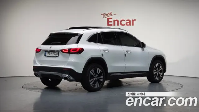 Mercedes-Benz GLA-Class GLA220 2021 thumbnail 13